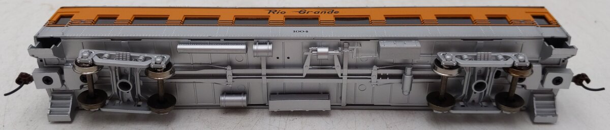 Roundhouse 86613 HO Rio Grande Coach Car #1004 LN/Box