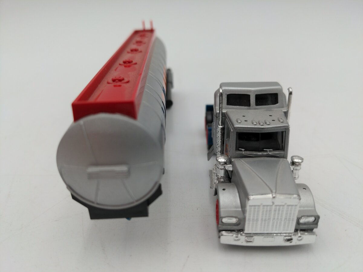 Con-Cor 0004-001004 HO Scale Union 76 Tractor and Oil Tanker VG/Box