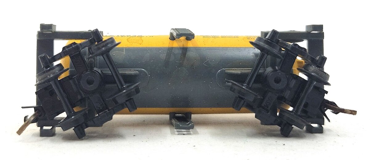 Atlas 3233 N Scale Dow Chemical "Beercan" Tank Car #10243 LN/Box