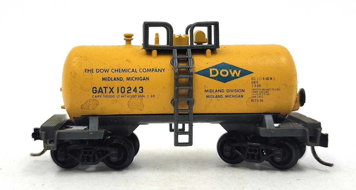 Atlas 3233 N Scale Dow Chemical "Beercan" Tank Car #10243 LN/Box