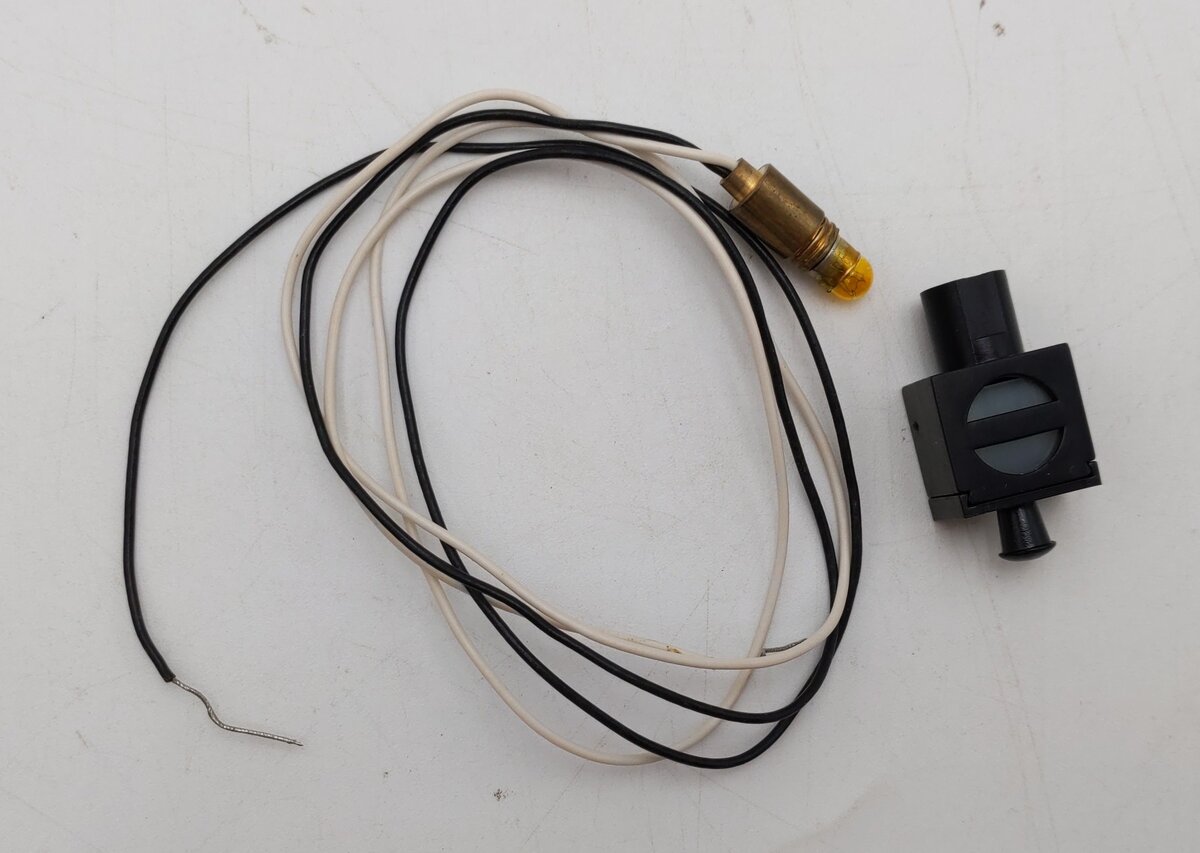 LGB 1031 G Scale Bumper with Signal Light and Cover EX/Box
