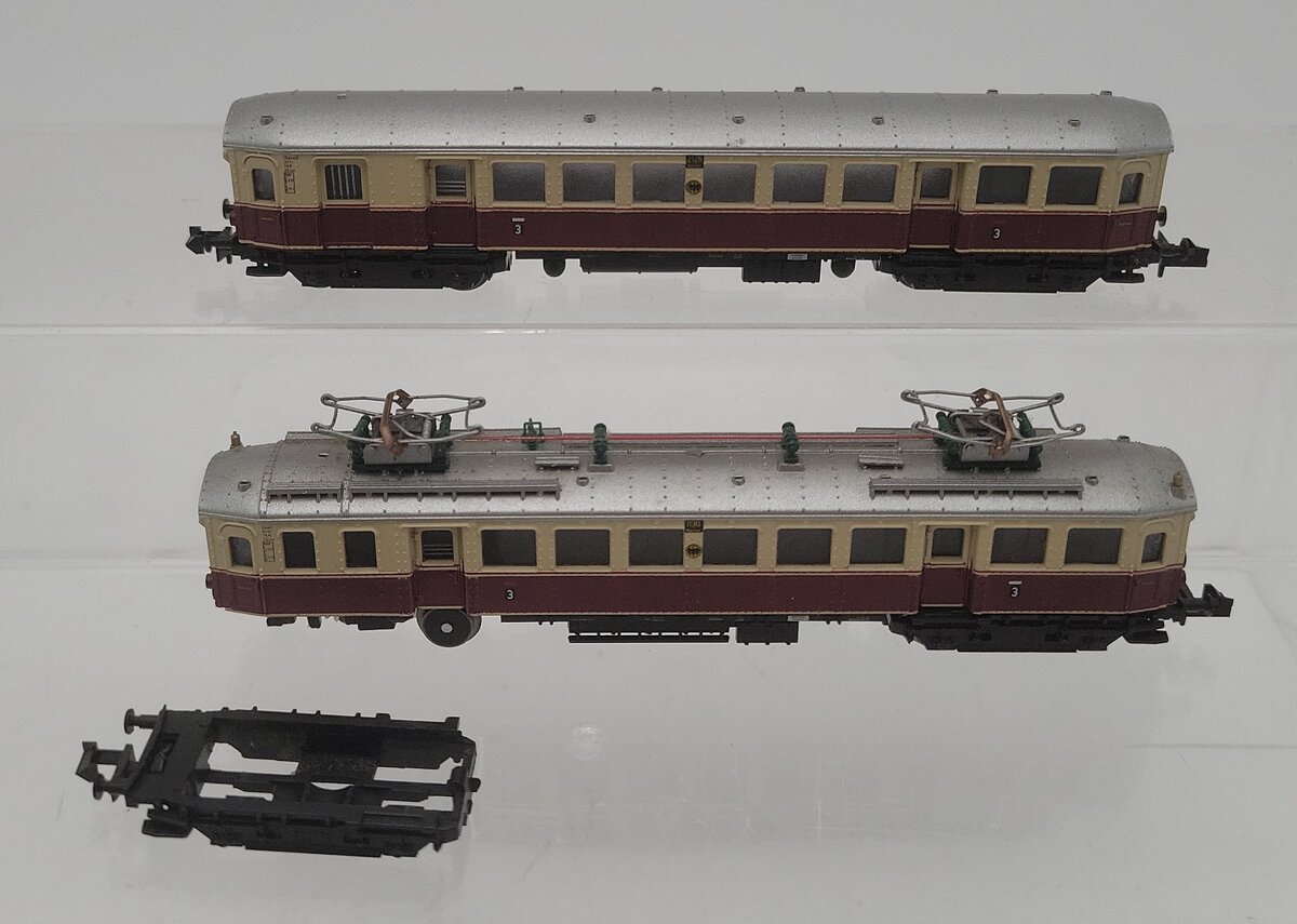 Roco 23001 N-Scale DSG BR ET85 2-Coach Set #2126, #1130 EX