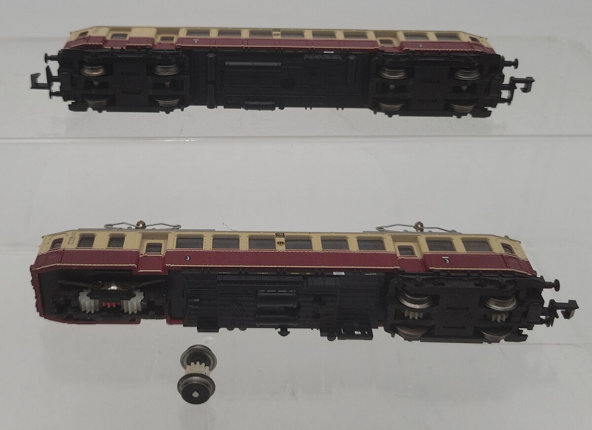 Roco 23001 N-Scale DSG BR ET85 2-Coach Set #2126, #1130 EX