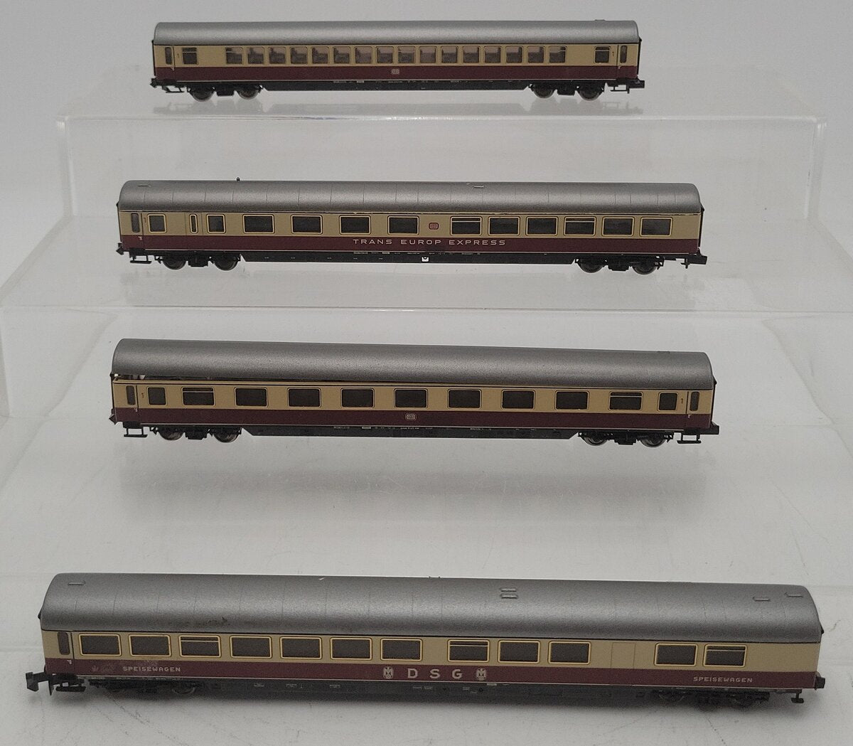 Arnold 0187 N Scale DSG European Express Passenger Cars (Pack of 4) EX/Box