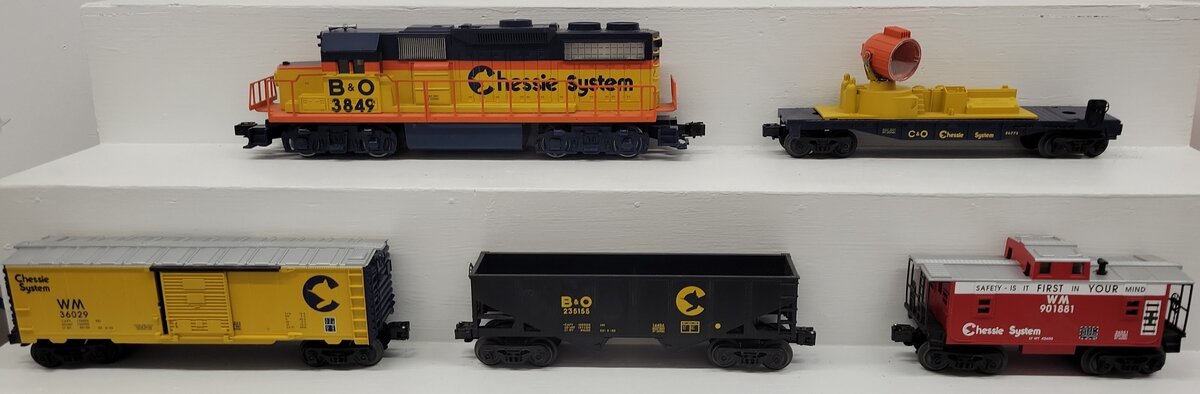 Lionel 6-31915 Chessie GP-38 O Gauge Diesel Freight Train Set EX/Box