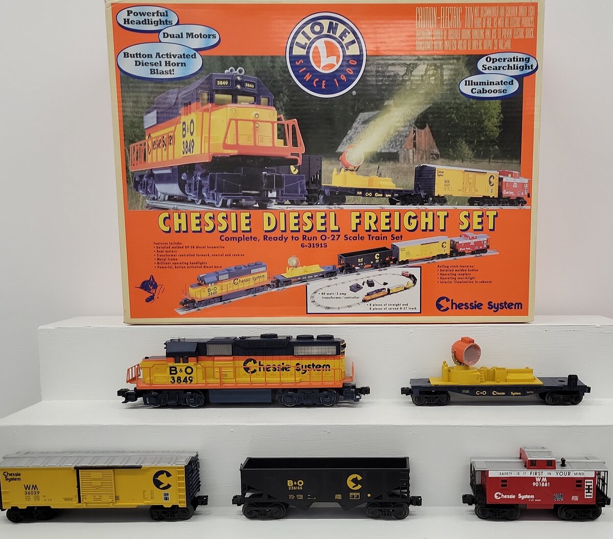 Lionel 6-31915 Chessie GP-38 O Gauge Diesel Freight Train Set EX/Box