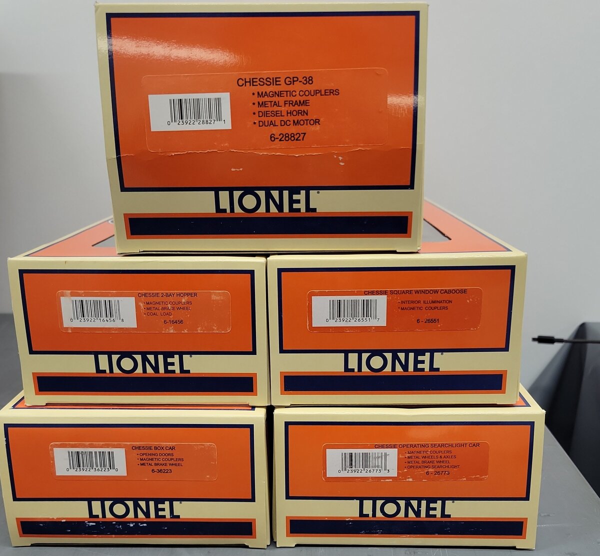 Lionel 6-31915 Chessie GP-38 O Gauge Diesel Freight Train Set EX/Box
