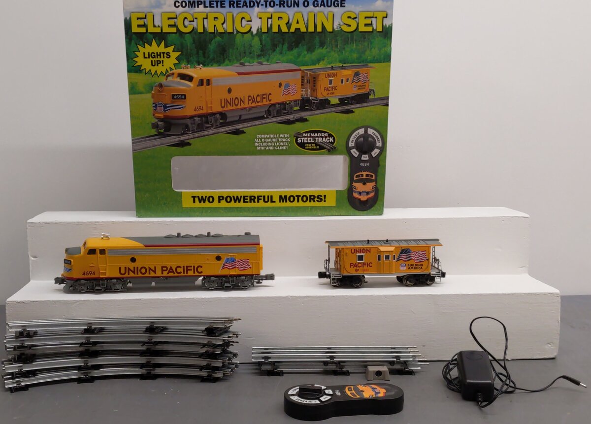 Menards 275-9203 O Gauge Union Pacific RTR Train Starter Set #4694/10583 EX/Box