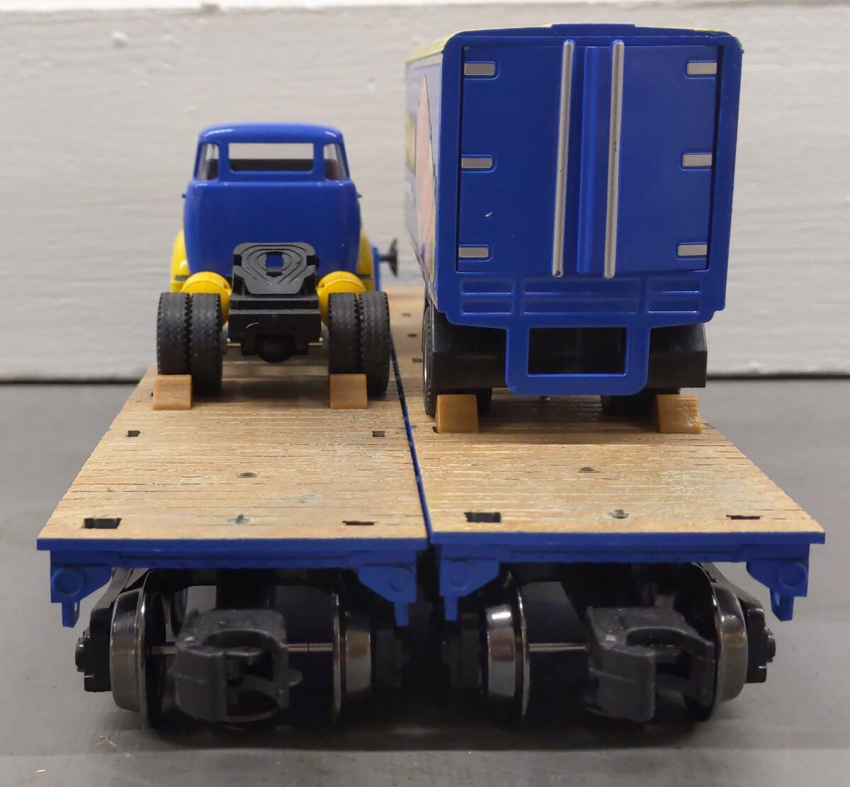 Menards 275-9545 O Gauge Chessie Flatcars w/ SPAM Tractor/Trailer (2) EX/Box