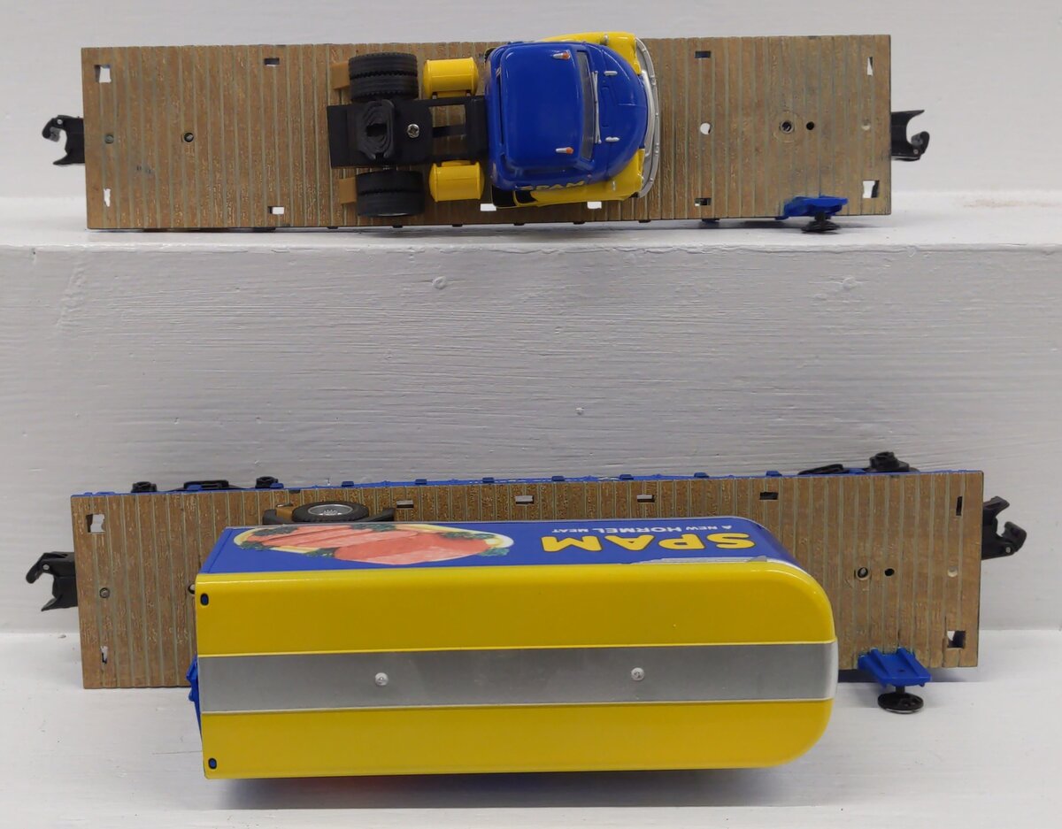 Menards 275-9545 O Gauge Chessie Flatcars w/ SPAM Tractor/Trailer (2) EX/Box