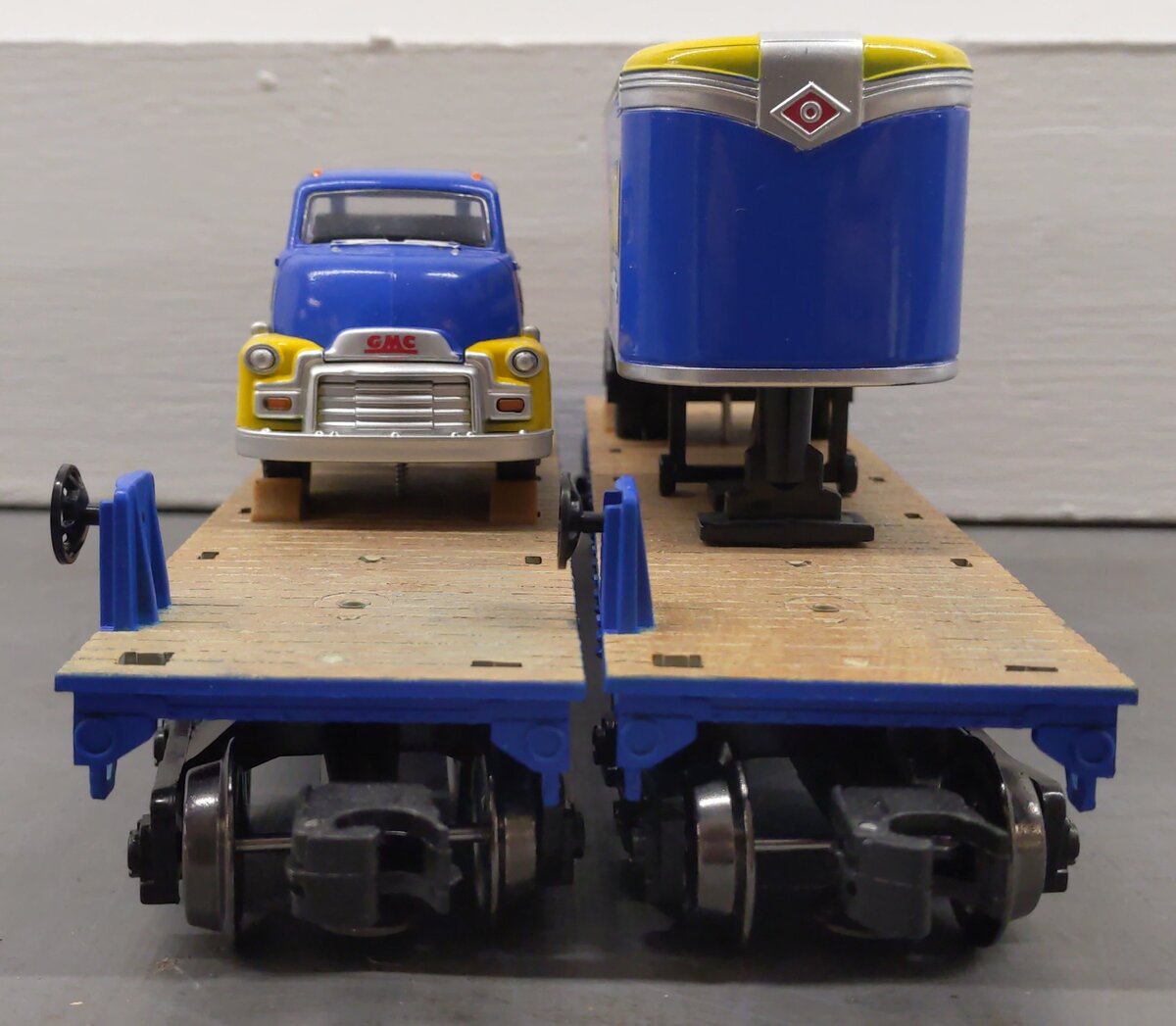 Menards 275-9545 O Gauge Chessie Flatcars w/ SPAM Tractor/Trailer (2) EX/Box