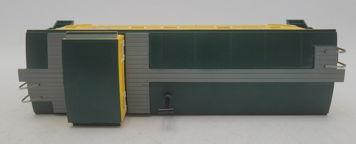Menards 275-9438 O Gauge Chicago and North Western Caboose #5016 EX/Box