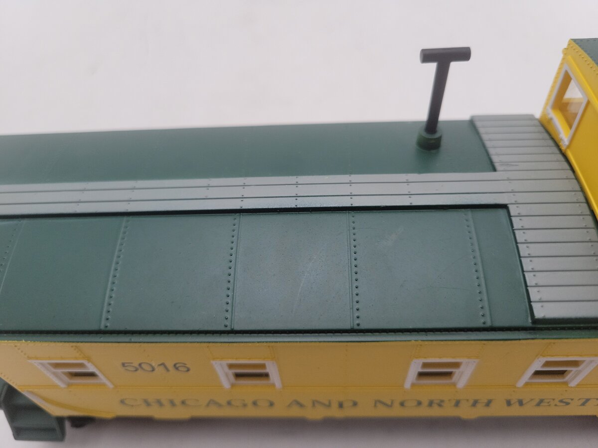 Menards 275-9438 O Gauge Chicago and North Western Caboose #5016 EX/Box