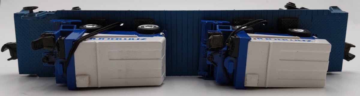 MTH 30-76038 O Gauge Boston and Maine Flat Car with Zambonis EX/Box