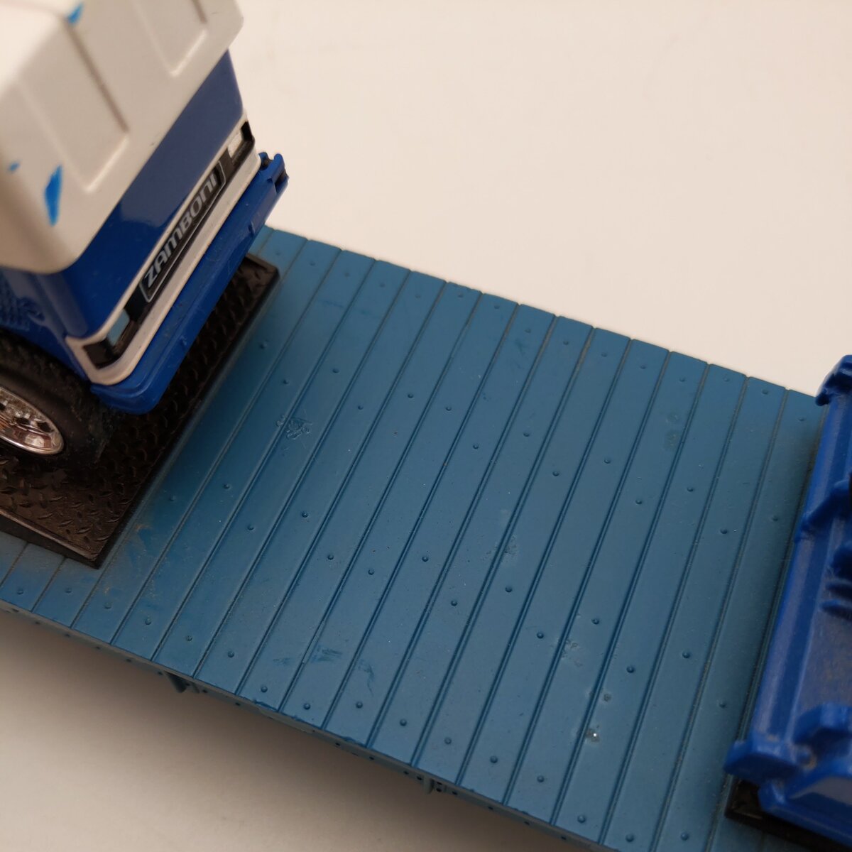 MTH 30-76038 O Gauge Boston and Maine Flat Car with Zambonis EX/Box