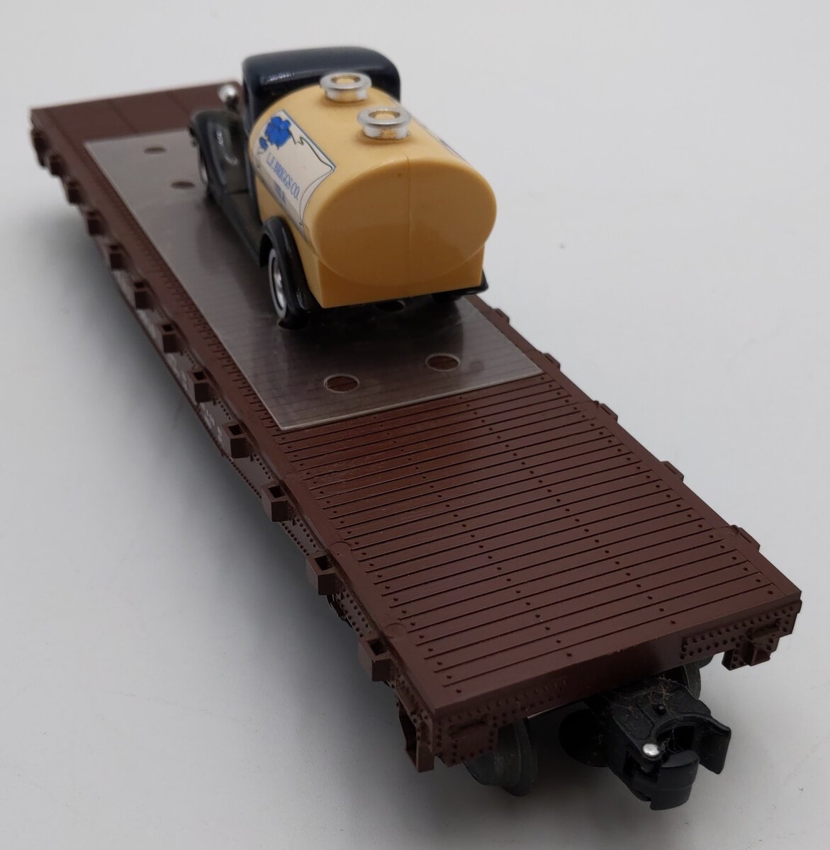 Lionel 6-17529 O Gauge AT&SF Flatcar w/Ford Milk Truck #90010 EX/Box