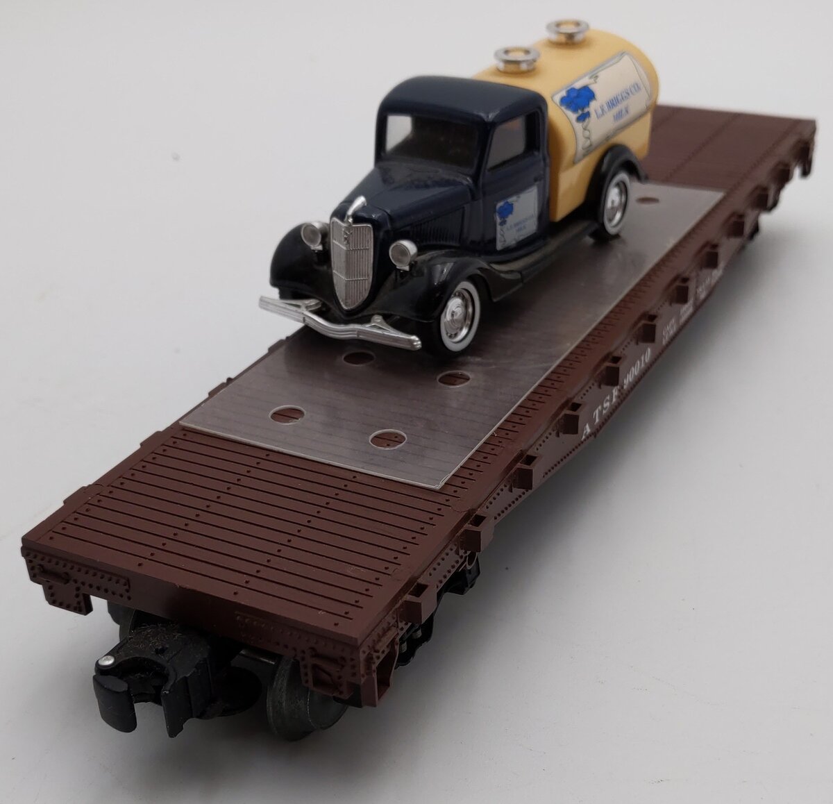 Lionel 6-17529 O Gauge AT&SF Flatcar w/Ford Milk Truck #90010 EX/Box