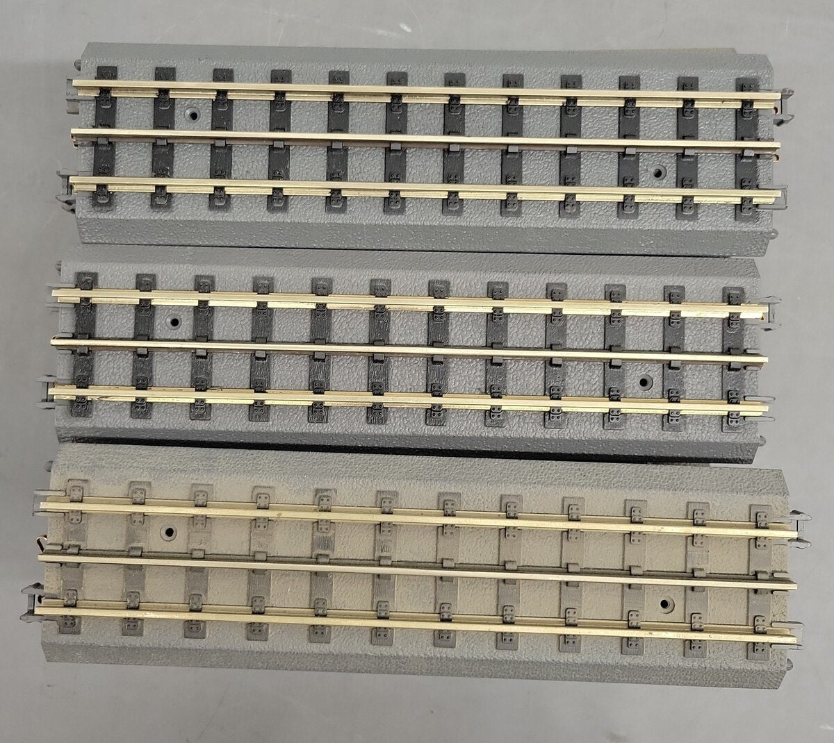 MTH 40-1001 RealTrax 10" Straight Track with Solid & Hollow Rails (25) EX