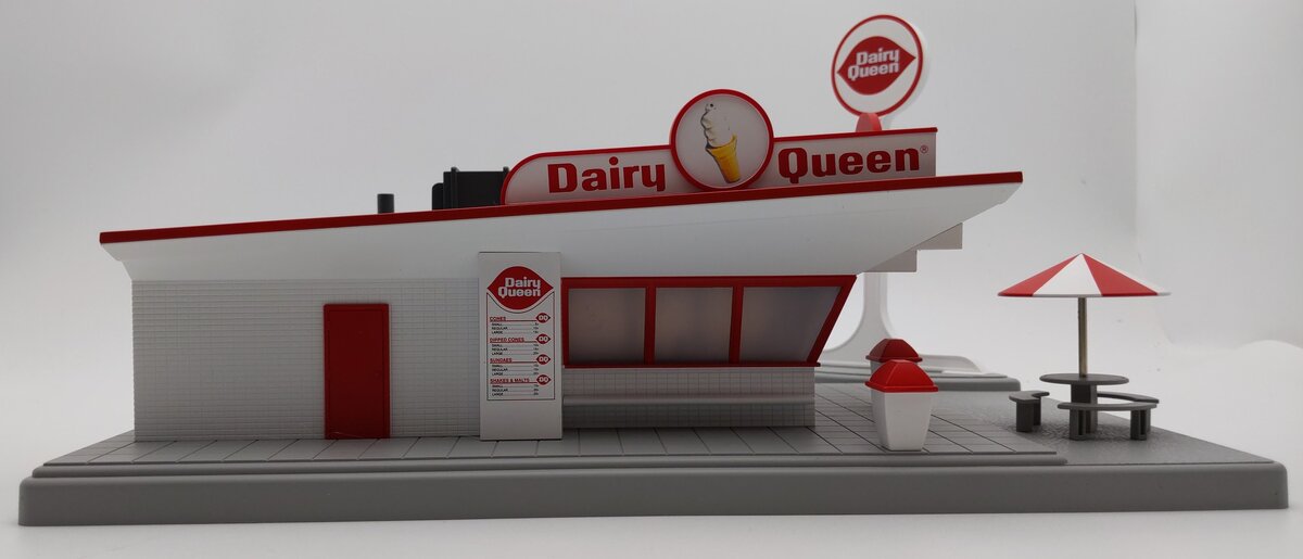 MTH 30-9069 Dairy Queen Restaurant Stand EX/Box