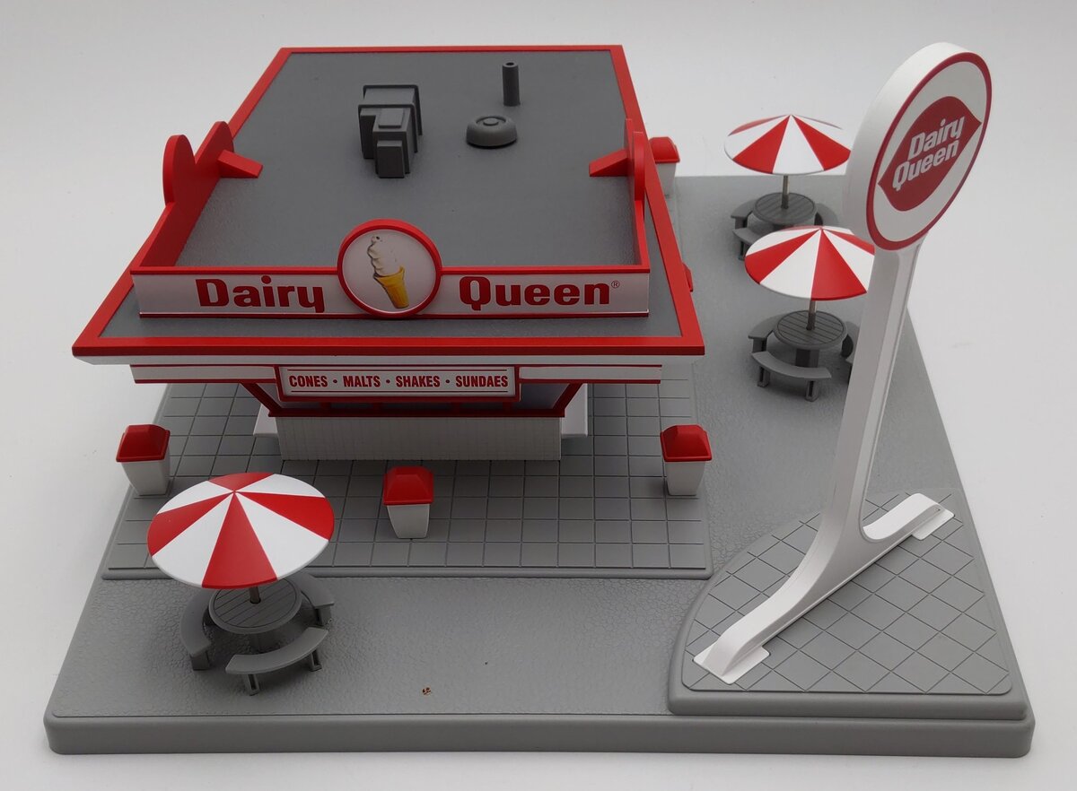 MTH 30-9069 Dairy Queen Restaurant Stand EX/Box