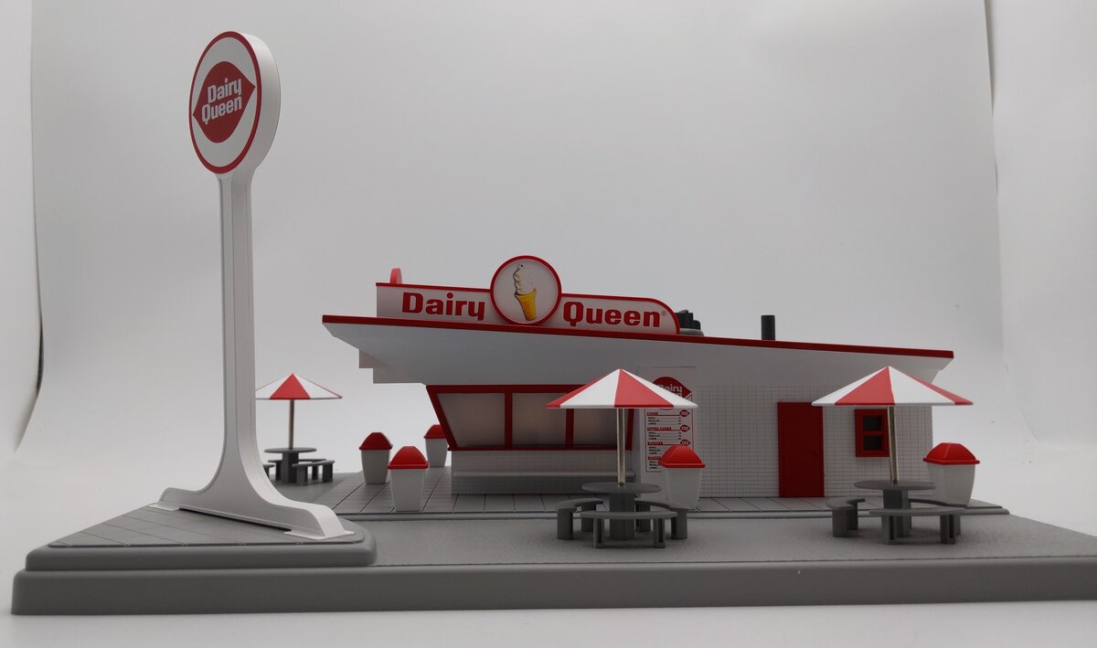 MTH 30-9069 Dairy Queen Restaurant Stand EX/Box