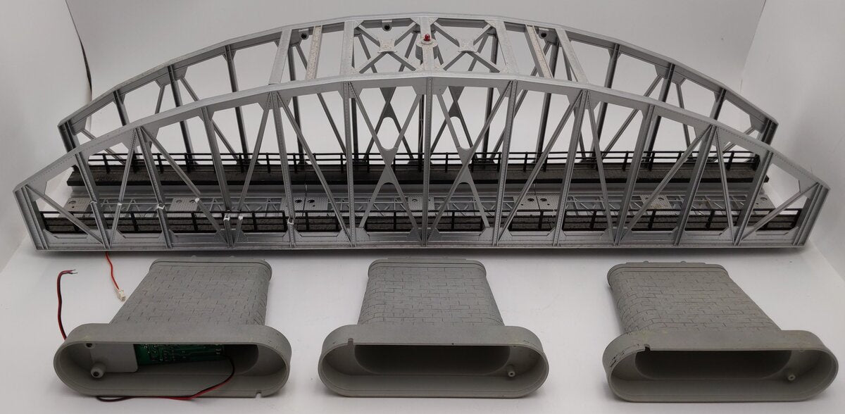 MTH 40-1121 O RealTrax Black Steel Arch Bridge VG
