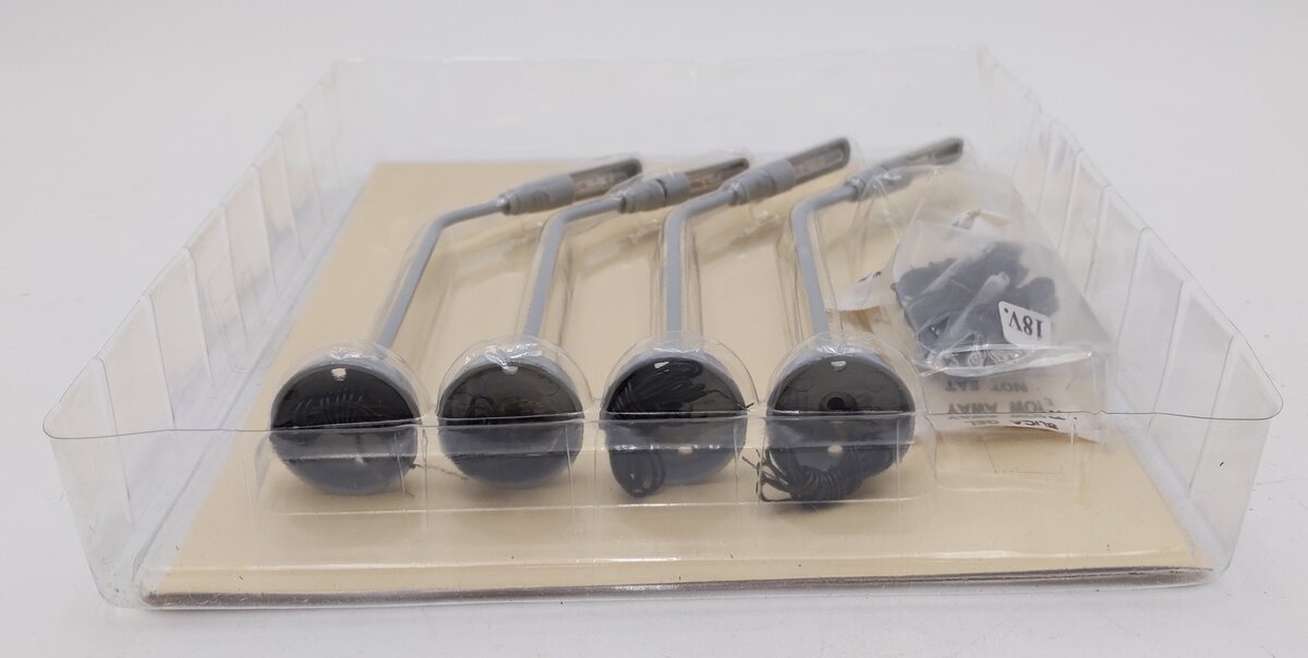 Lionel 6-12804 O And O27 Operating Highway Lights (Set of 4) NIB