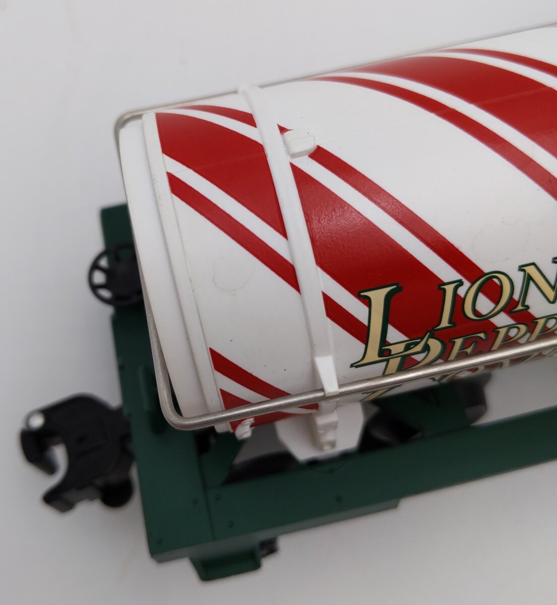 Lionel 6-26196 O Gauge Candy Cane Single Dome Tank Car EX/Box