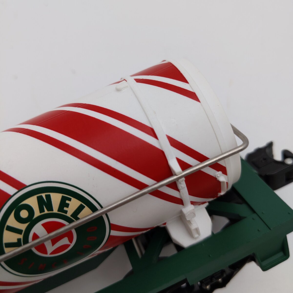 Lionel 6-26196 O Gauge Candy Cane Single Dome Tank Car EX/Box