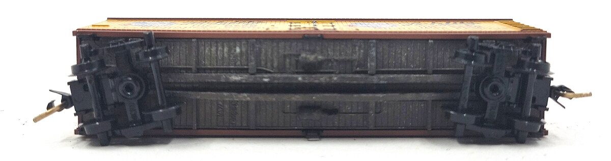 Micro-Trains 04900420 N Schlitz 40' Double Sheathed Wood Reefer #92132 LN/Box