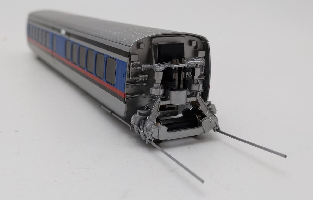 Rapido Trains 203102 HO Penn Central/DOT UAC TurboTrain Additional Coach EX/Box