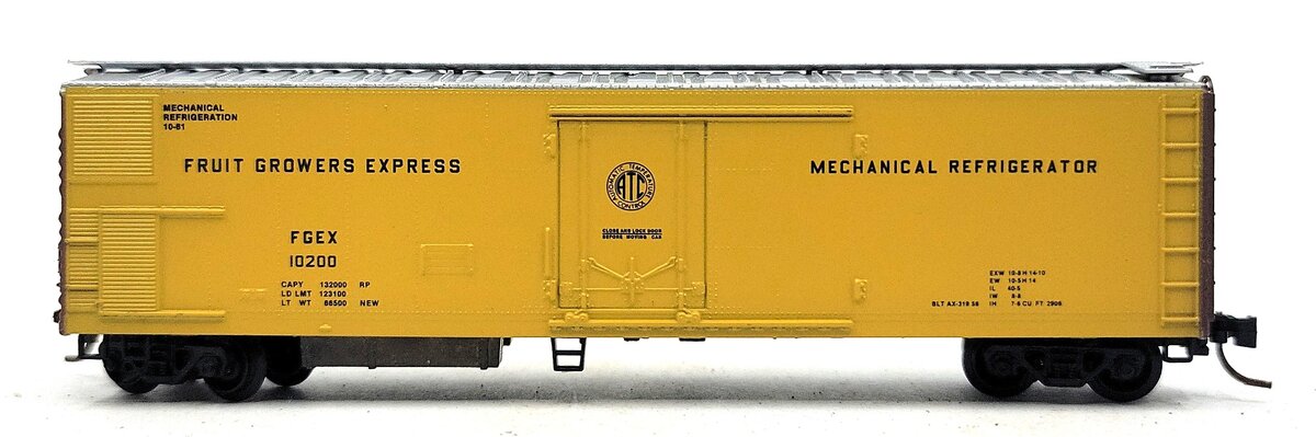 Micro-Trains 06900020 N FGEX 51' 3 3/4" Rivet Side Mechanical Reefer #10200 LN/Box