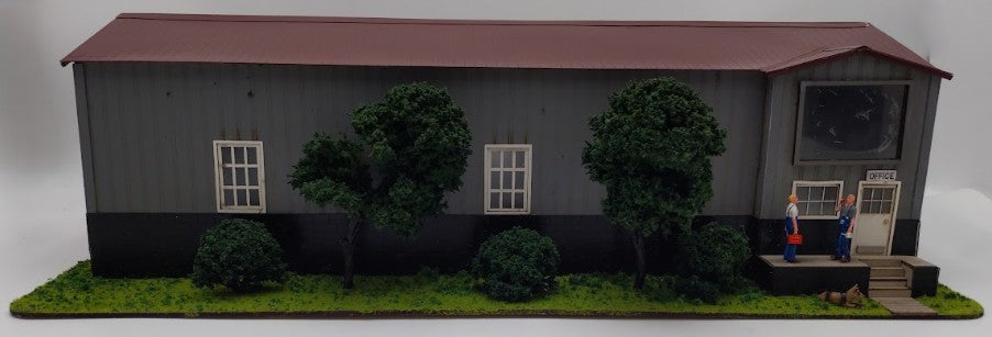 Menards 279-3069 O Scale Locomotive Maintenance Shed VG