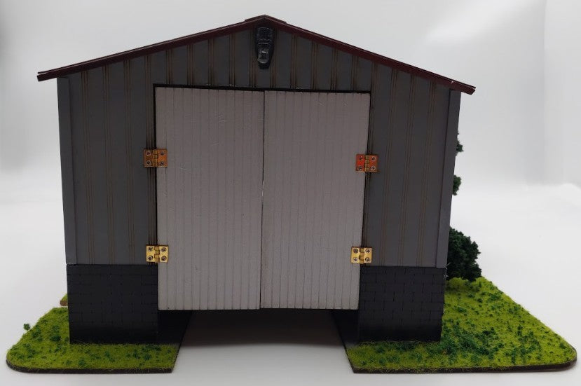 Menards 279-3069 O Scale Locomotive Maintenance Shed VG