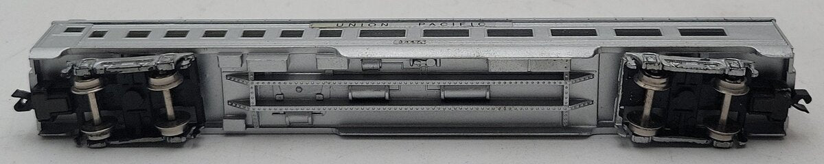 Model Power 3031 N Scale Union Pacfic 75' Streamline Coach #3347 EX/Box