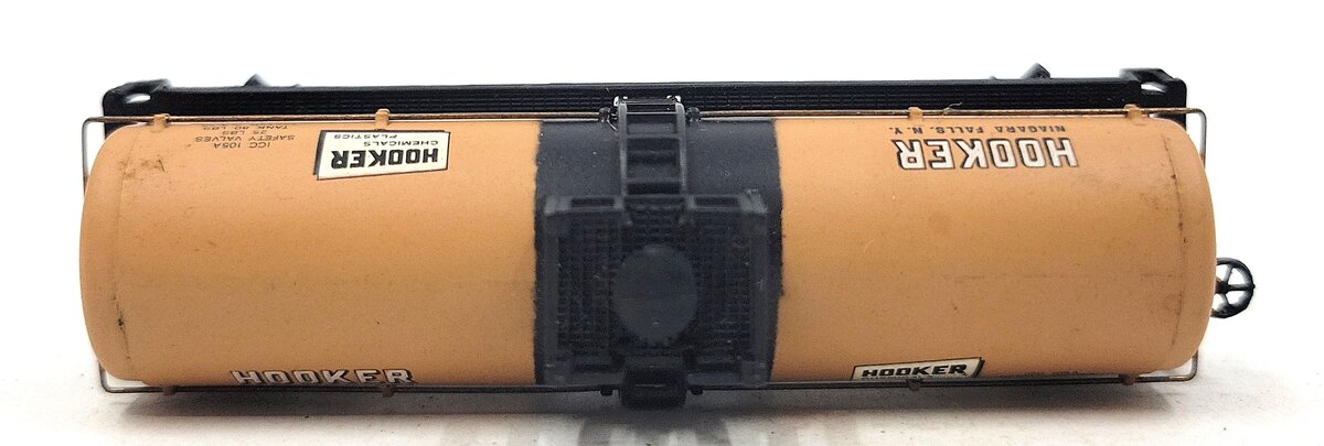 Bachmann 73661 N Scale Hooker Chemicals 41' Chemical Tank Car #69502 LN