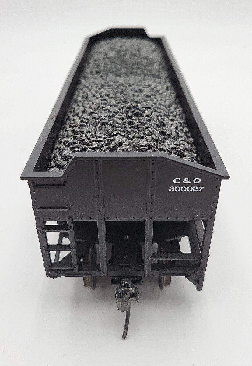 MTH 20-97416 O Gauge Chesapeake & Ohio 2-Bay Hopper w/Coal Load (2-Rail) EX/Box