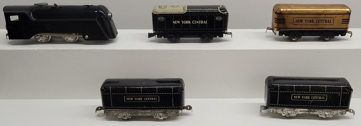 Marx O Gauge Vintage Mercury Locomotive and 4 NYC Tenders; 232, 551, [5] VG