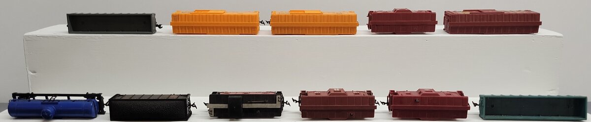 Marx HO Gauge Assorted Freight Cars 2226, 25000, 630, 1961, 174853, 36000 [11] VG