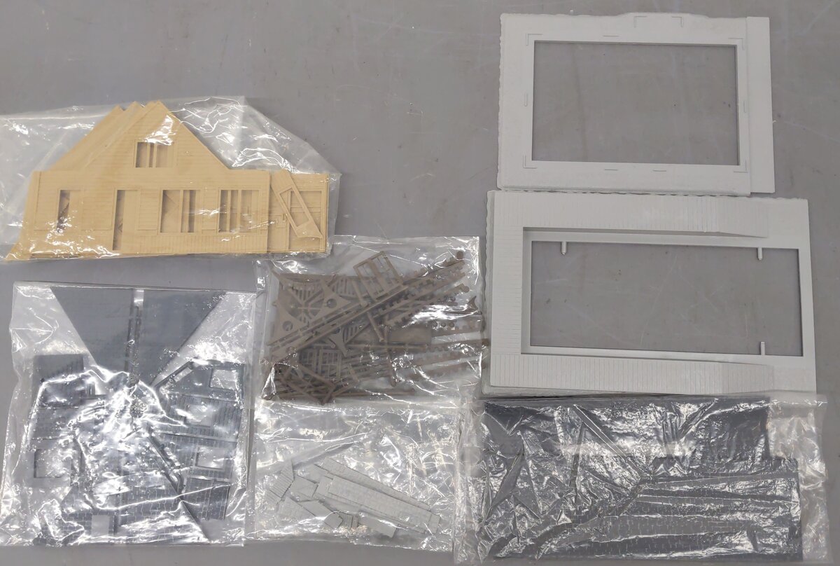 Lionel 6-2709 O / 027 Gauge Rico Station Building Kit EX/Box