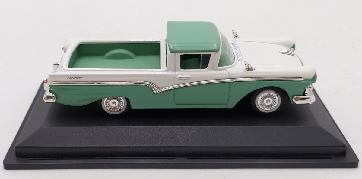 Road Signature 94243 1:43 Diecast Mint Green & White 1957 Ford Ranchero LN/Box