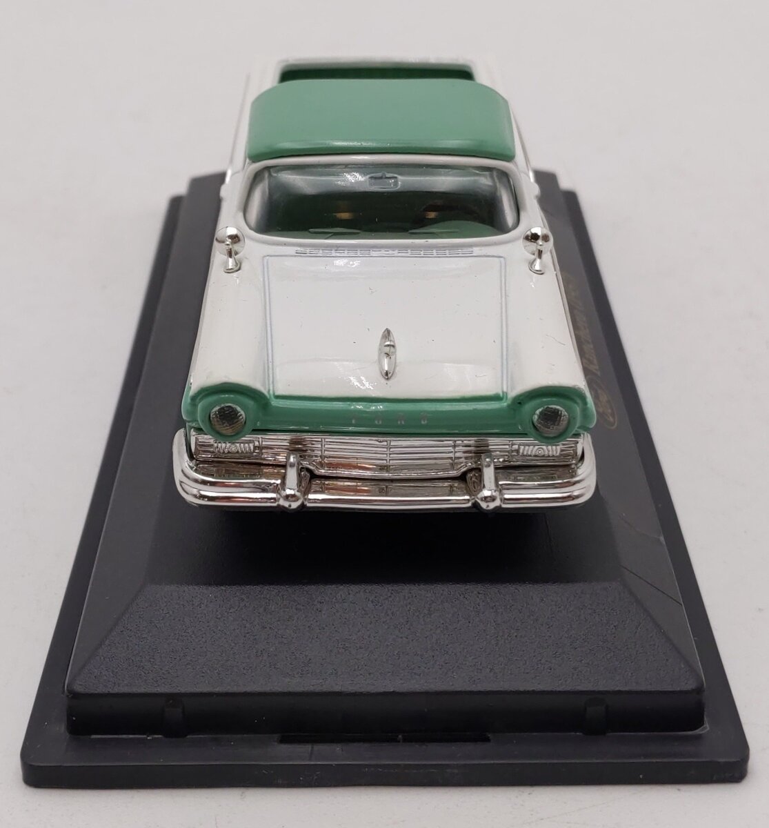 Road Signature 94243 1:43 Diecast Mint Green & White 1957 Ford Ranchero LN/Box