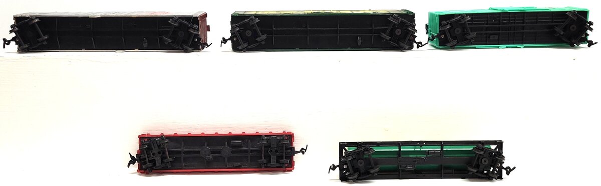 Bachmann & Others HO Scale Assorted Freight Cars [5] EX