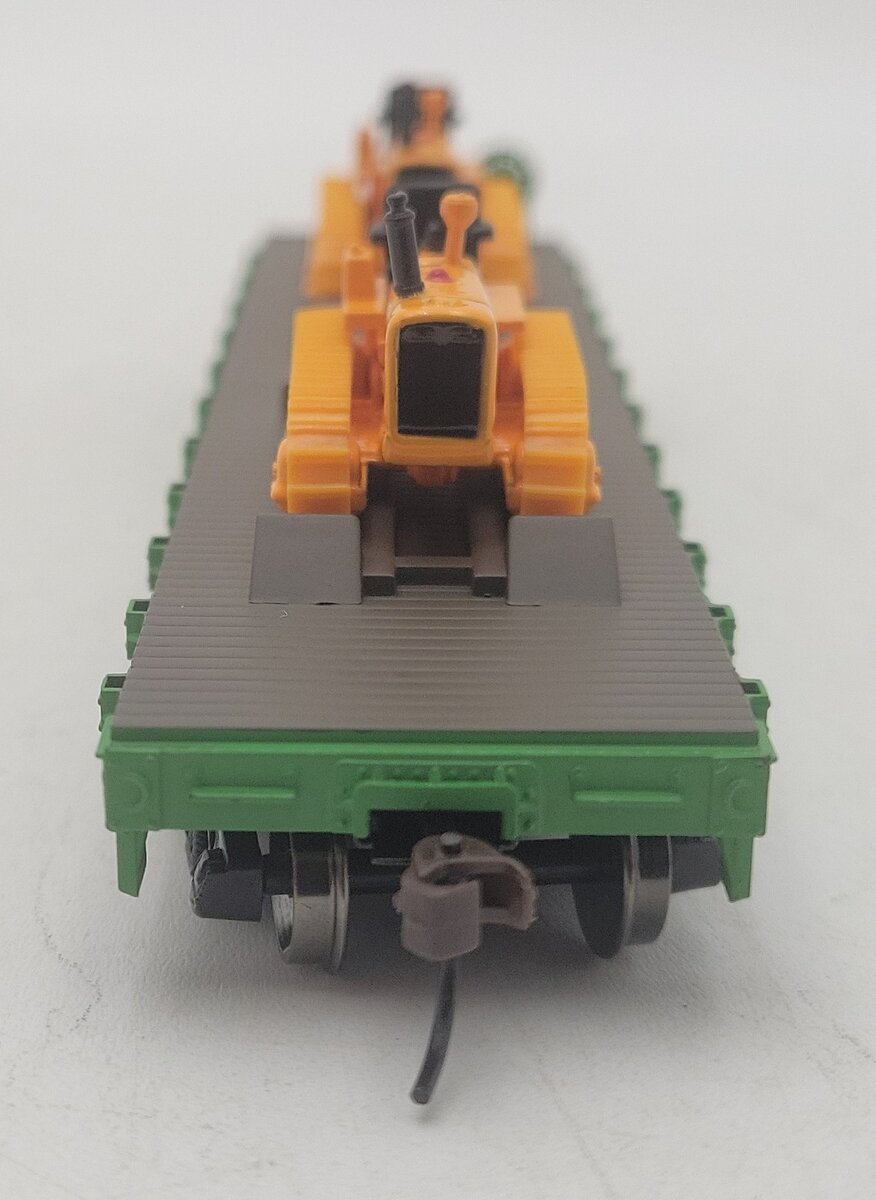 Athearn 81412 HO Burlington Northern 40' Flat w/ 2 John Deere Crawlers #43690 LN/Box