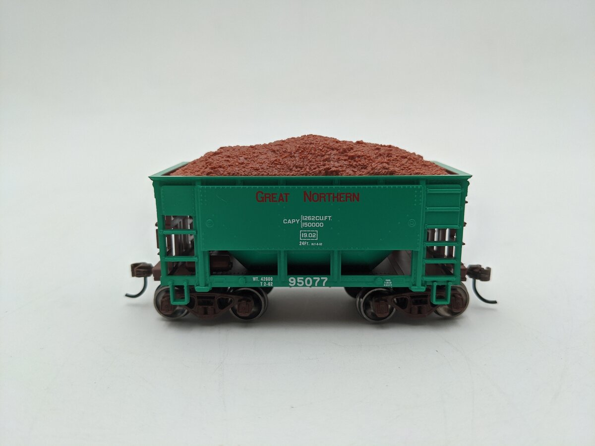 Roundhouse 87170 HO Scale Great Northern 24' Ribbed Ore Car w/Load #95077 LN/Box