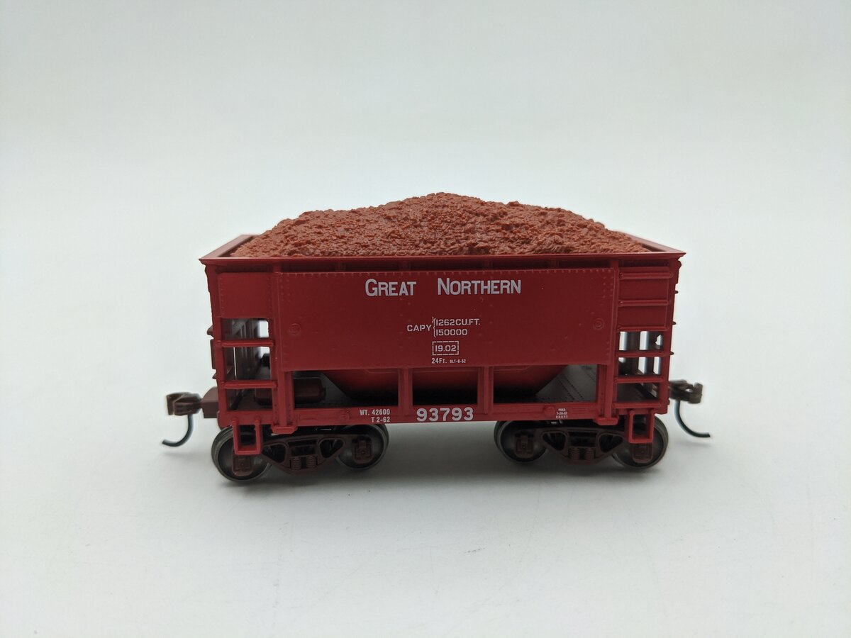 Roundhouse 87205 HO Scale Great Northern 24' Ribbed Ore Car w/Load #93793
