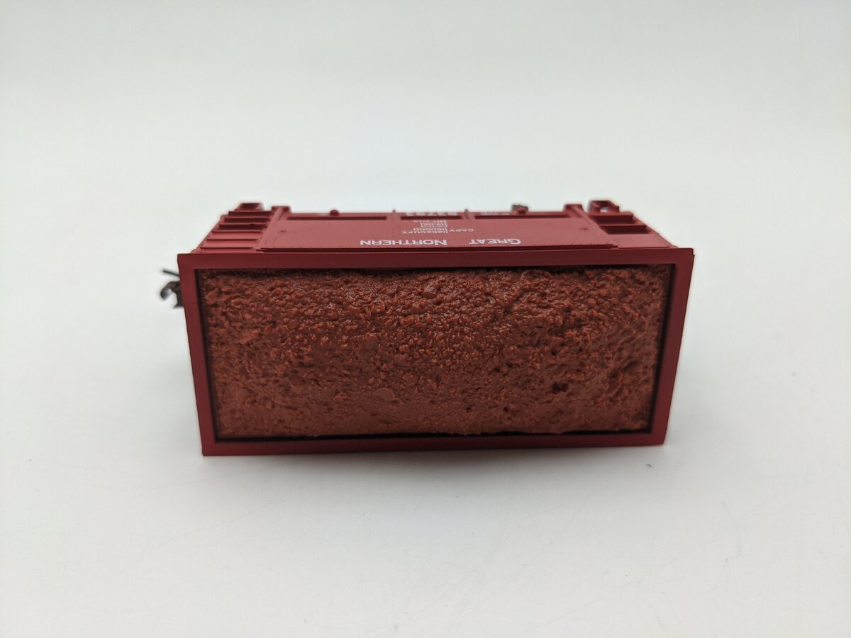 Roundhouse 87205 HO Scale Great Northern 24' Ribbed Ore Car w/Load #93793