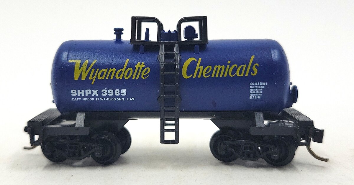 Atlas 3240 N Scale Wyandotte Chemicals Tank Car #3985 LN/Box