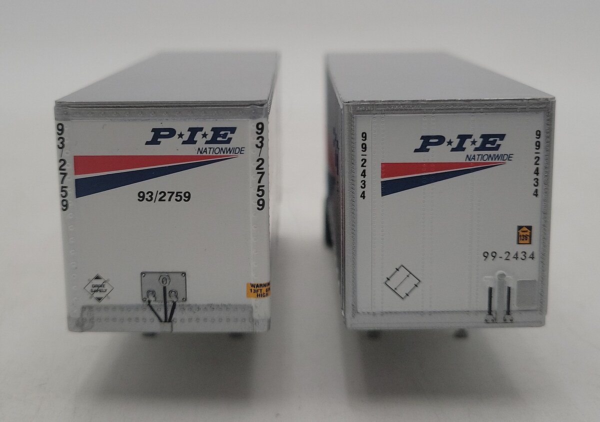 Athearn 91044 HO Ready to Roll P-I-E Two 28' Wedge Trailers & Dolly (Set of 2) EX