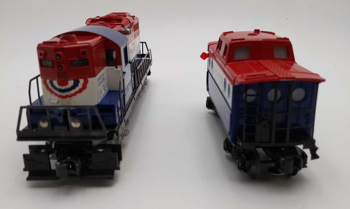 Lionel 6-8665 O Gauge BAR Jeremiah O' Brien GP-9 Diesel Locomotive & Caboose VG/Box